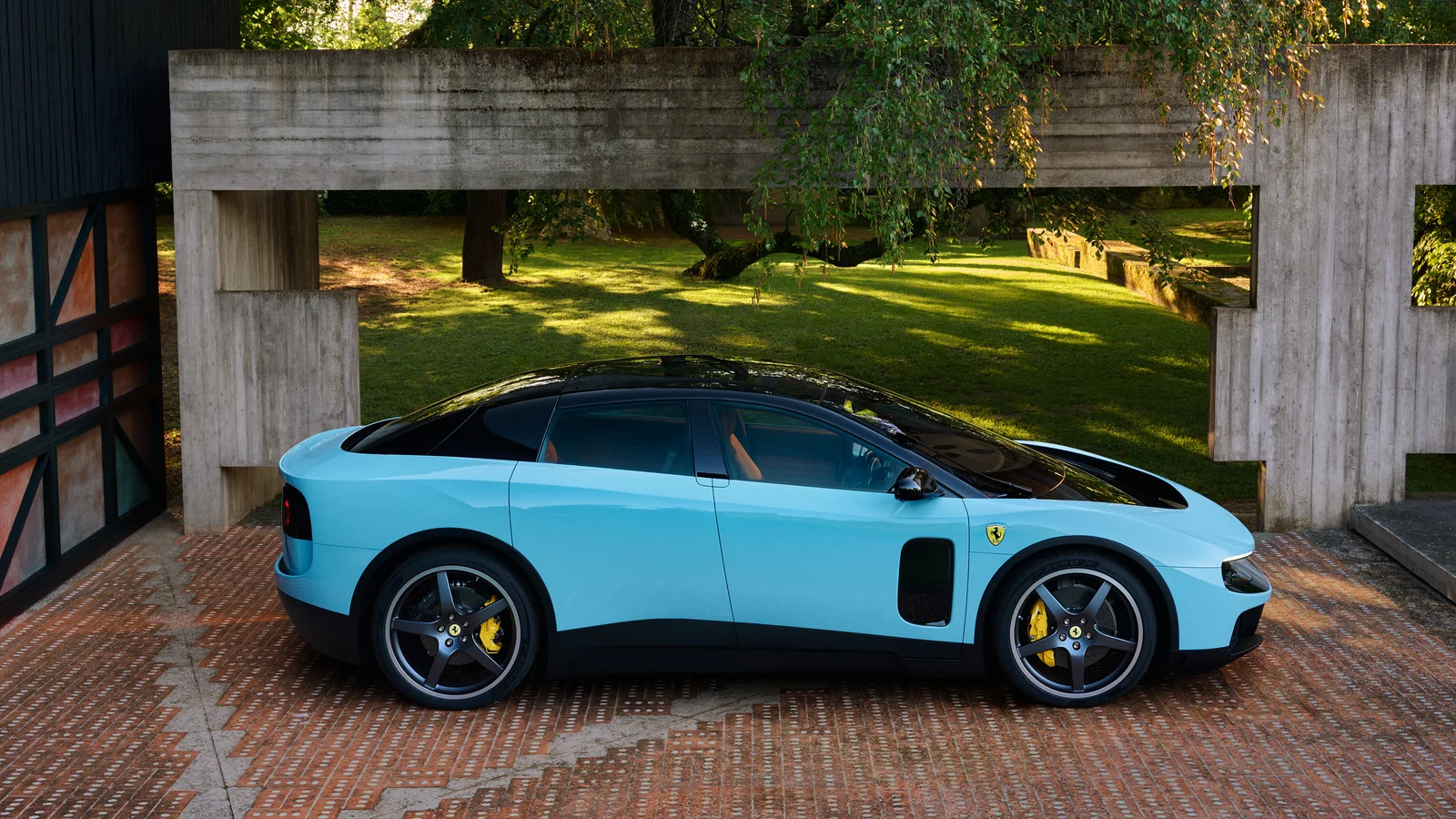 Ferrari представила первый электромобиль Luce: что известно о новинке