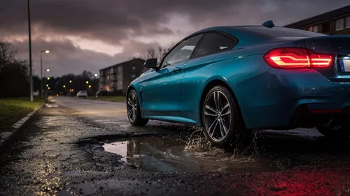 В Кропоткине владелица BMW отсудила 1,8 млн рублей за яму на дороге