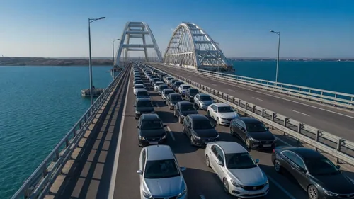 На Крымском мосту скопилось более 800 автомобилей из-за проверки