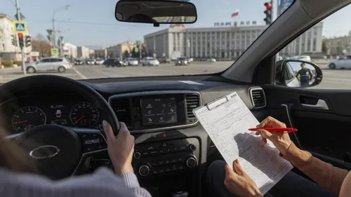 Экзамен на права в ГАИ ужесточили: пересдача практики и бан за списывание
